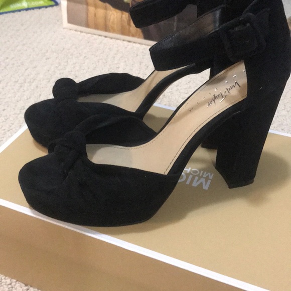 Lord and Taylor 424 Fifth heels black suede - Picture 3 of 6